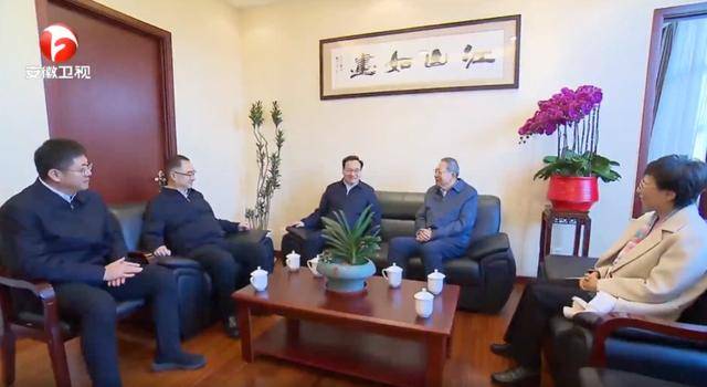 梁言顺、王清宪,看望正省级老同志