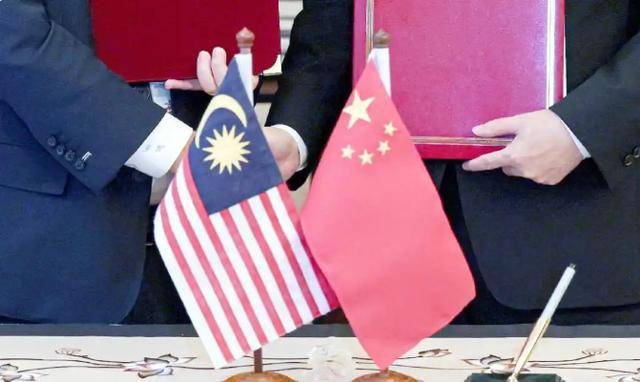 与美国签协议,犯了众怒!中方严正关切,马来西亚急赴华澄清