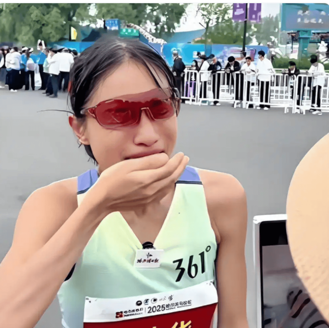 医院回应“最快女护士”违规跑马被处罚:属实,警告处分6个月 取消评优