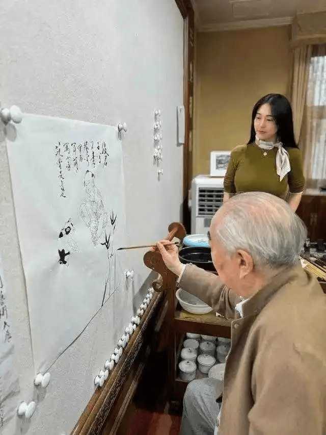 87岁范曾发声明当天，“被断绝关系”的继子控股公司仍直播卖画，近一个月销售额或超百万元