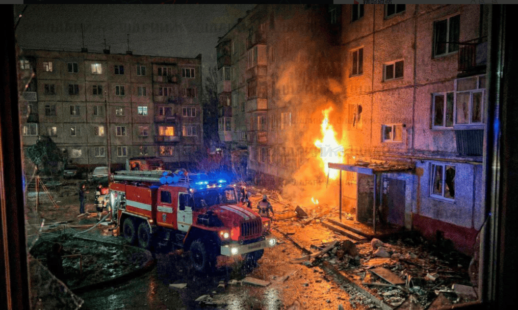 S400导弹已经顶不住了?莫斯科爆发彻夜防空战,火车雷达发电站统统爆炸