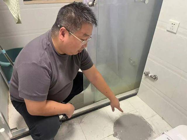 “每天回家我都想吐!”整整3年,因顶楼住户一个操作,广东一小区整栋楼业主直呼“苦不堪言”,多方回应