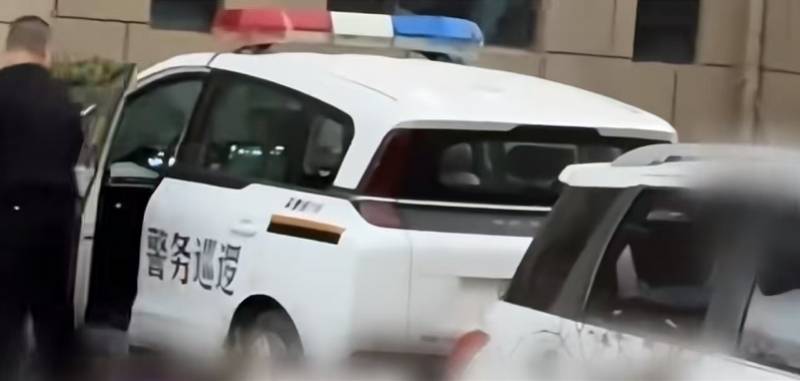宁夏吴忠一男子穿便装开警车接送孩子,已停职!督察纪检介入