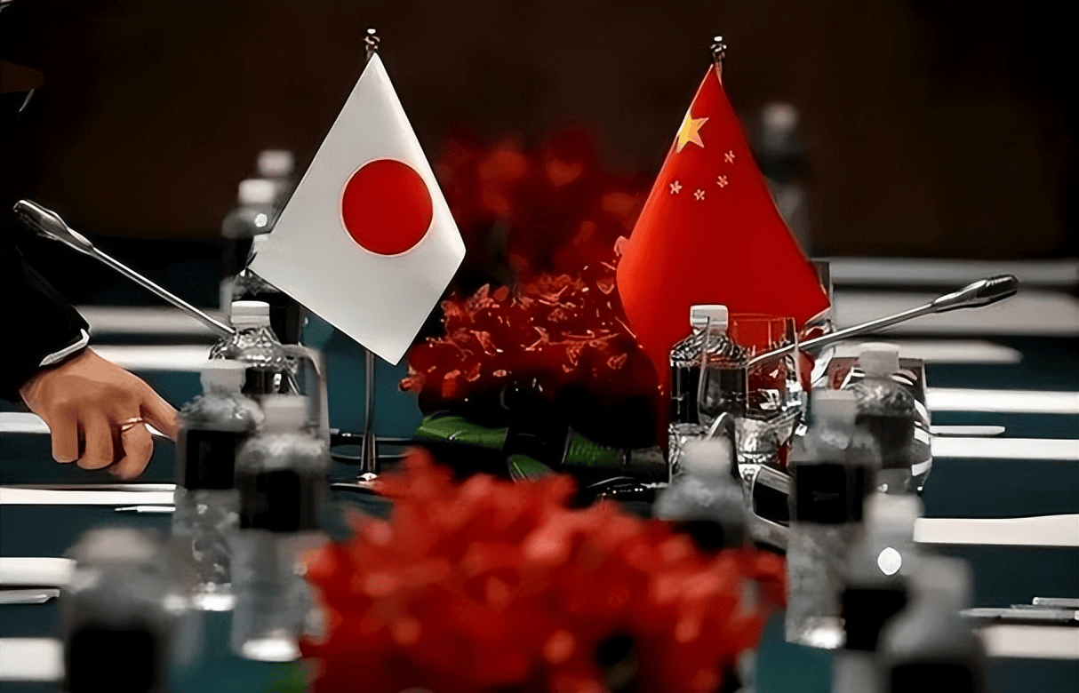 日本天皇急召高市早苗,有要事托付,美国提醒日本,小心被中国揍
