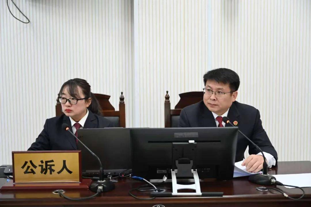 “这辆车不对劲,车厢里咋飘出一股怪味!”|今晚九点半