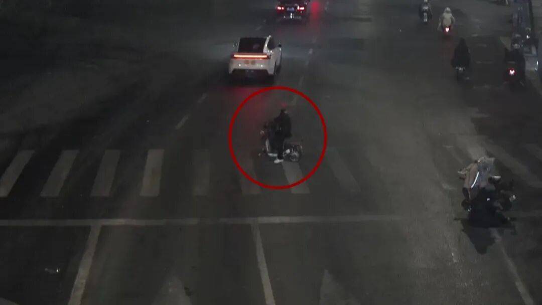 北京一男子将人撞骨折后逃逸,事后称没时间报警:“怕她耽误我事”