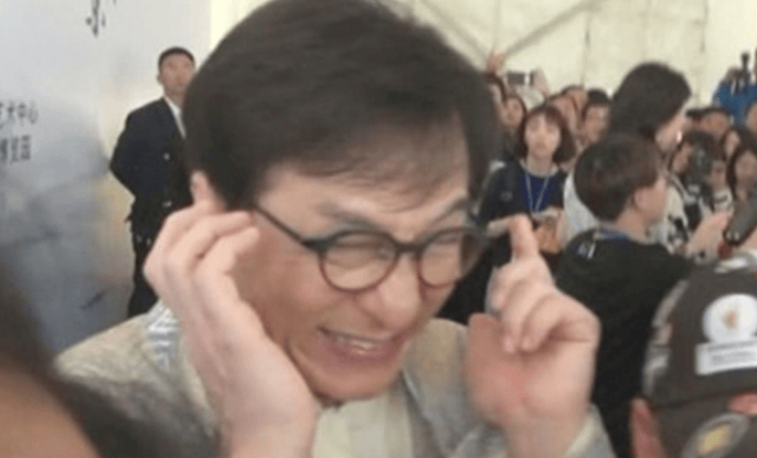 考古|小龙女正式与成龙和解?被曝生活拮据遭父亲经济支援,叛逆多年的她终成熟