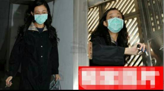 考古|小龙女正式与成龙和解?被曝生活拮据遭父亲经济支援,叛逆多年的她终成熟