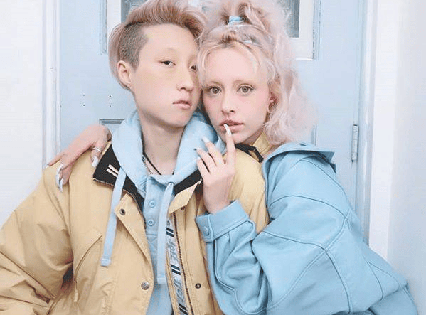 考古|小龙女正式与成龙和解?被曝生活拮据遭父亲经济支援,叛逆多年的她终成熟