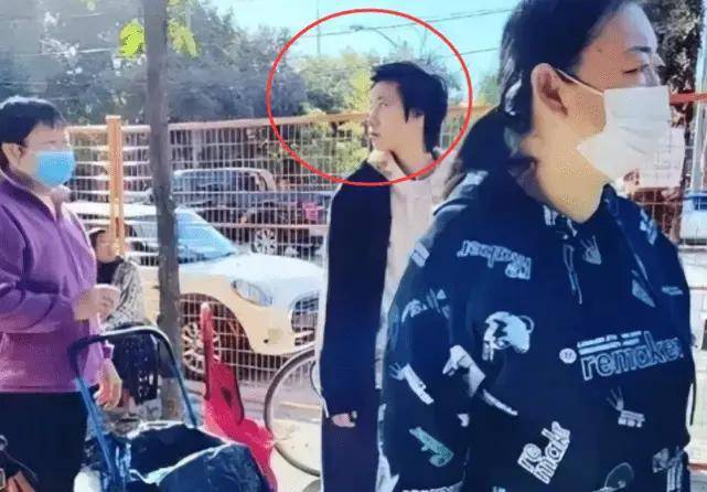 考古|小龙女正式与成龙和解?被曝生活拮据遭父亲经济支援,叛逆多年的她终成熟