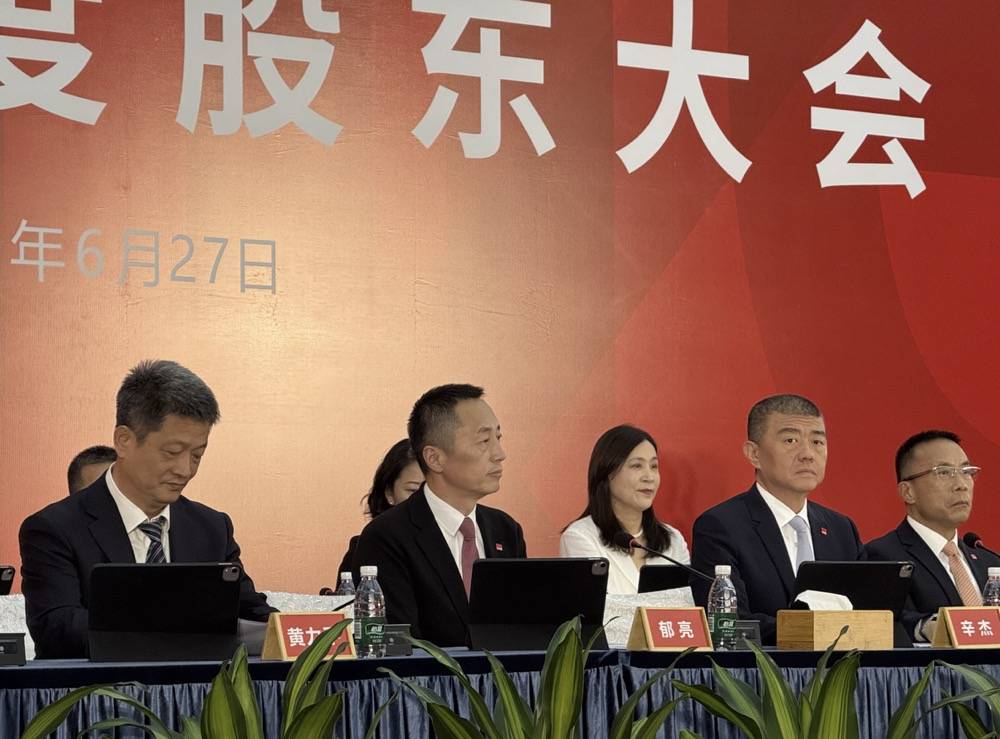 万科再无郁亮:率先喊出“活下去”的人,先行离场