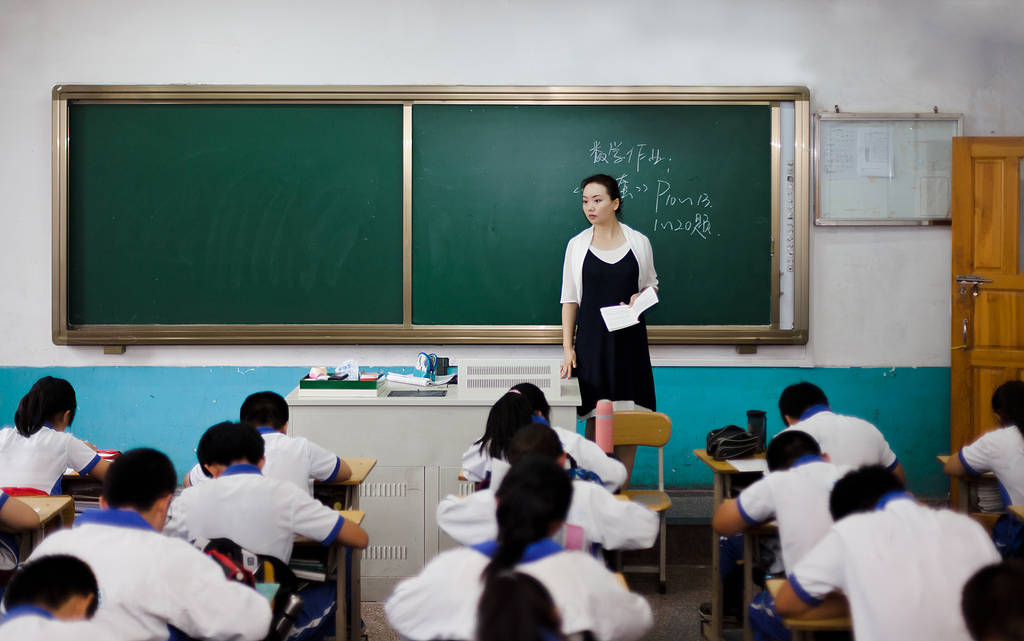 县政府100多万买名校网课 不少学生摆烂睡觉