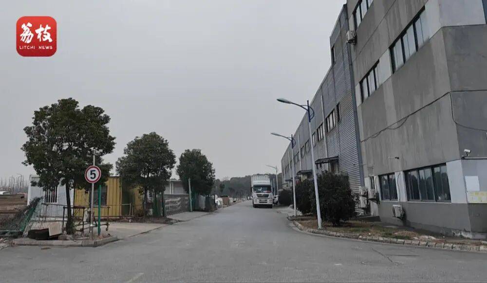 江苏一公司员工年会饮酒后死亡,年仅28岁,家属:喝得不省人事,公司没有及时拨打120送医;公司回应:宴席上没有劝酒