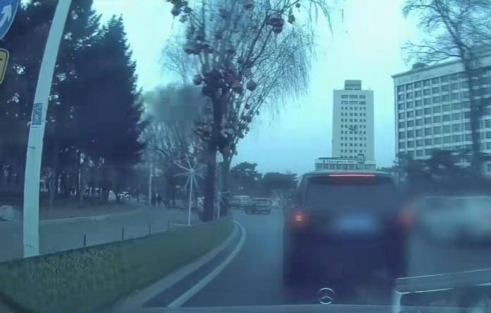 长春警方通报“路虎1分钟8次别停奔驰”：已立为刑事案件