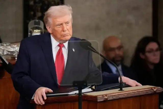杀红眼了!局势急转直下:美以伊三方都被逼到了墙角,美国的帝国体系面临动摇!