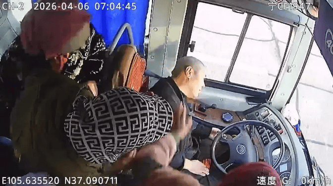 泪目!生命最后5秒,他用尽全力护住45名乘客平安