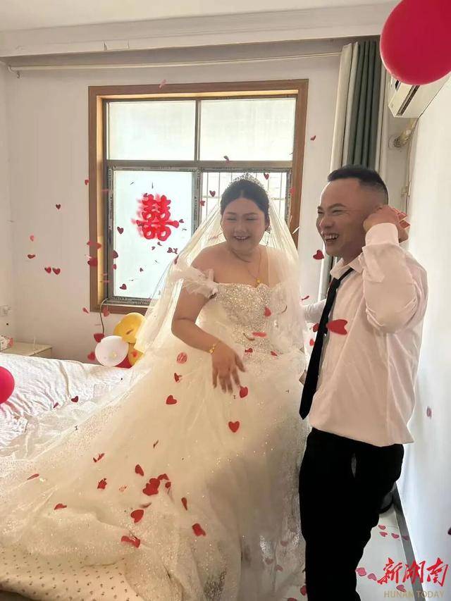 湖南一对新人办“三无婚礼”获点赞:无彩礼、无司仪、无伴郎伴娘,不搞仪式直接到场干饭