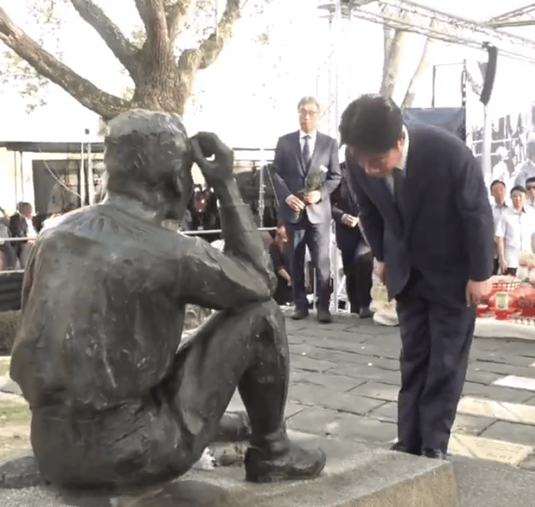 赖清德跪拜日本殖民者八田与一,妄称要对日本“饮水思源”,网红“馆长”:不肖子孙罪逆天