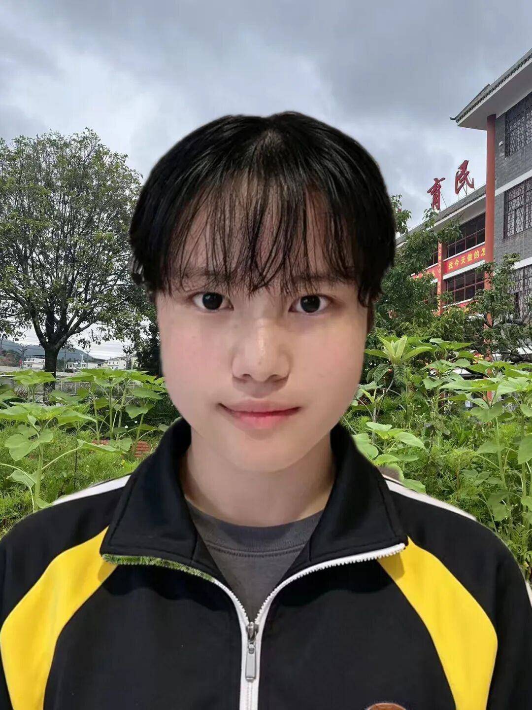 云南昭通女孩集市卖菌子时 收到北大录取通知书!