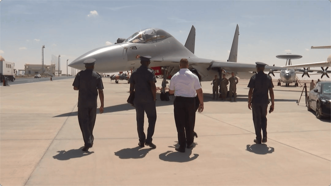 歼-20、F-22“黯然失色”?苏-57S打开弹舱惊现4枚X-69M,歼-20为何带不了空面导弹?