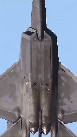 歼-20、F-22“黯然失色”?苏-57S打开弹舱惊现4枚X-69M,歼-20为何带不了空面导弹?