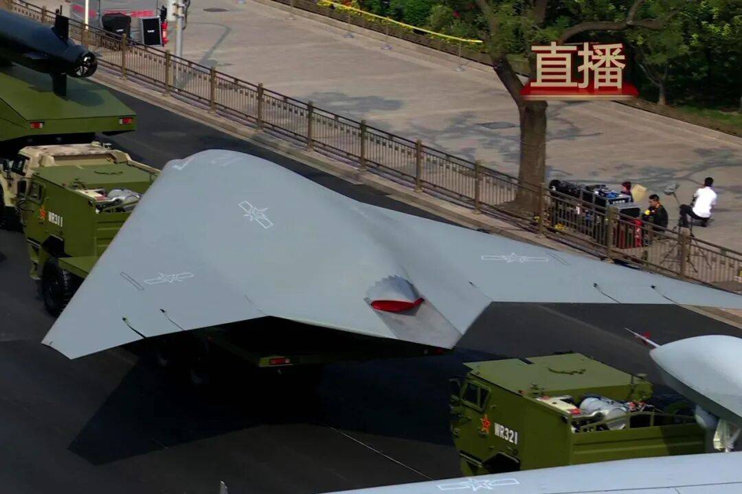 歼-20、F-22“黯然失色”?苏-57S打开弹舱惊现4枚X-69M,歼-20为何带不了空面导弹?
