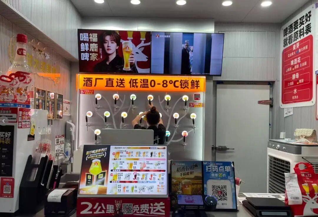 美团、蜜雪等巨头杀入!记者实探打酒铺:月入4万元才能活下去,千亿散酒江湖“大逃杀”开启?