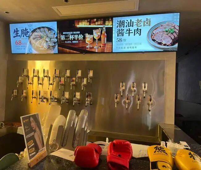 美团、蜜雪等巨头杀入!记者实探打酒铺:月入4万元才能活下去,千亿散酒江湖“大逃杀”开启?