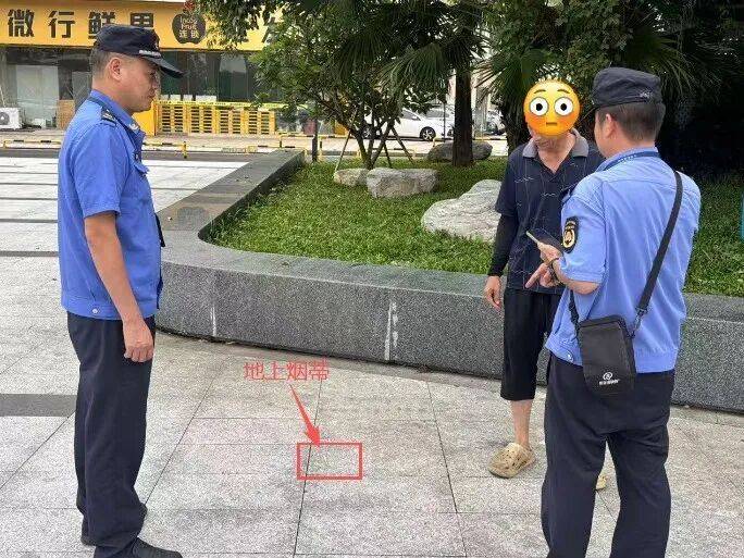 广东东莞一男子吸烟后随手扔烟头,被罚100元